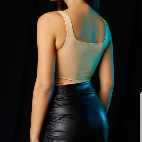 NWT! Aritzia Babaton Bodysuit - Picture 4 of 8